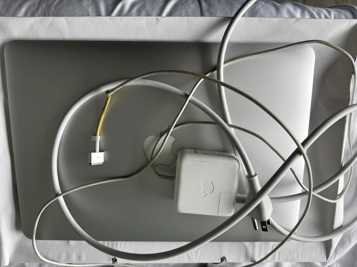 Apple MacBook Air laptop - photo 3