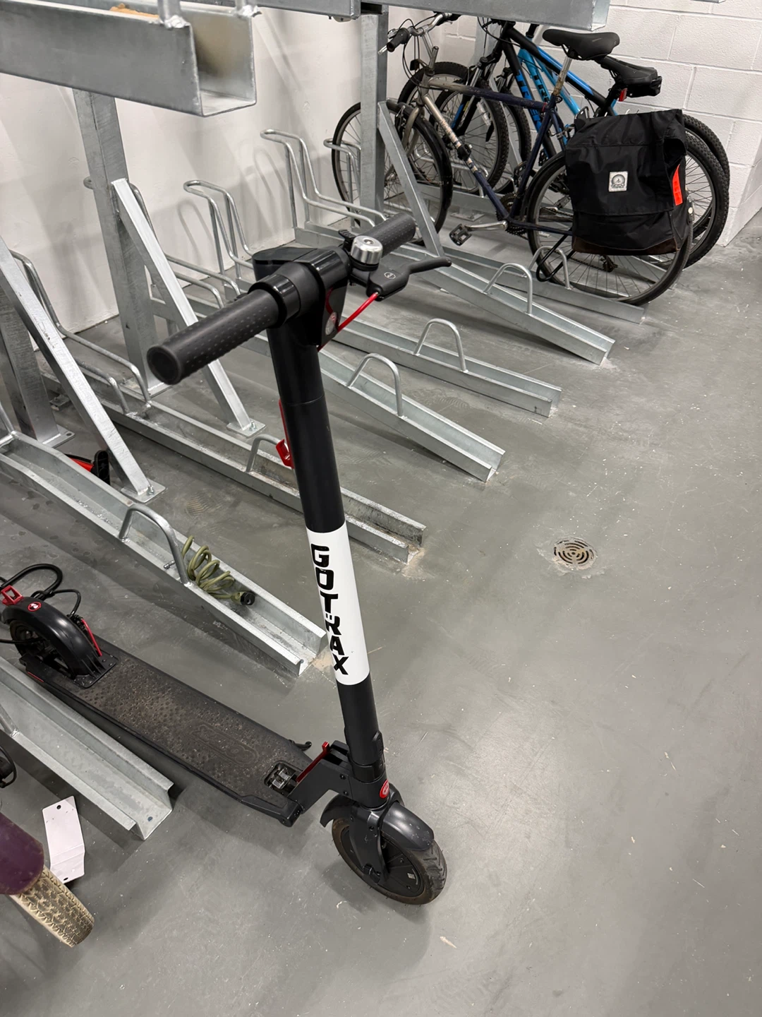 GOTRAX GXL V2 Electric Scooter – 25 km/h – Charger Included