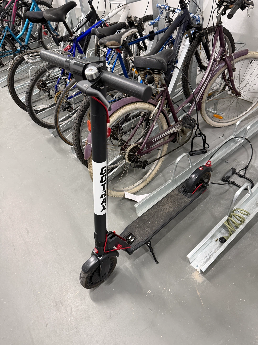 GOTRAX GXL V2 Electric Scooter – 25 km/h – Charger Included - photo 2