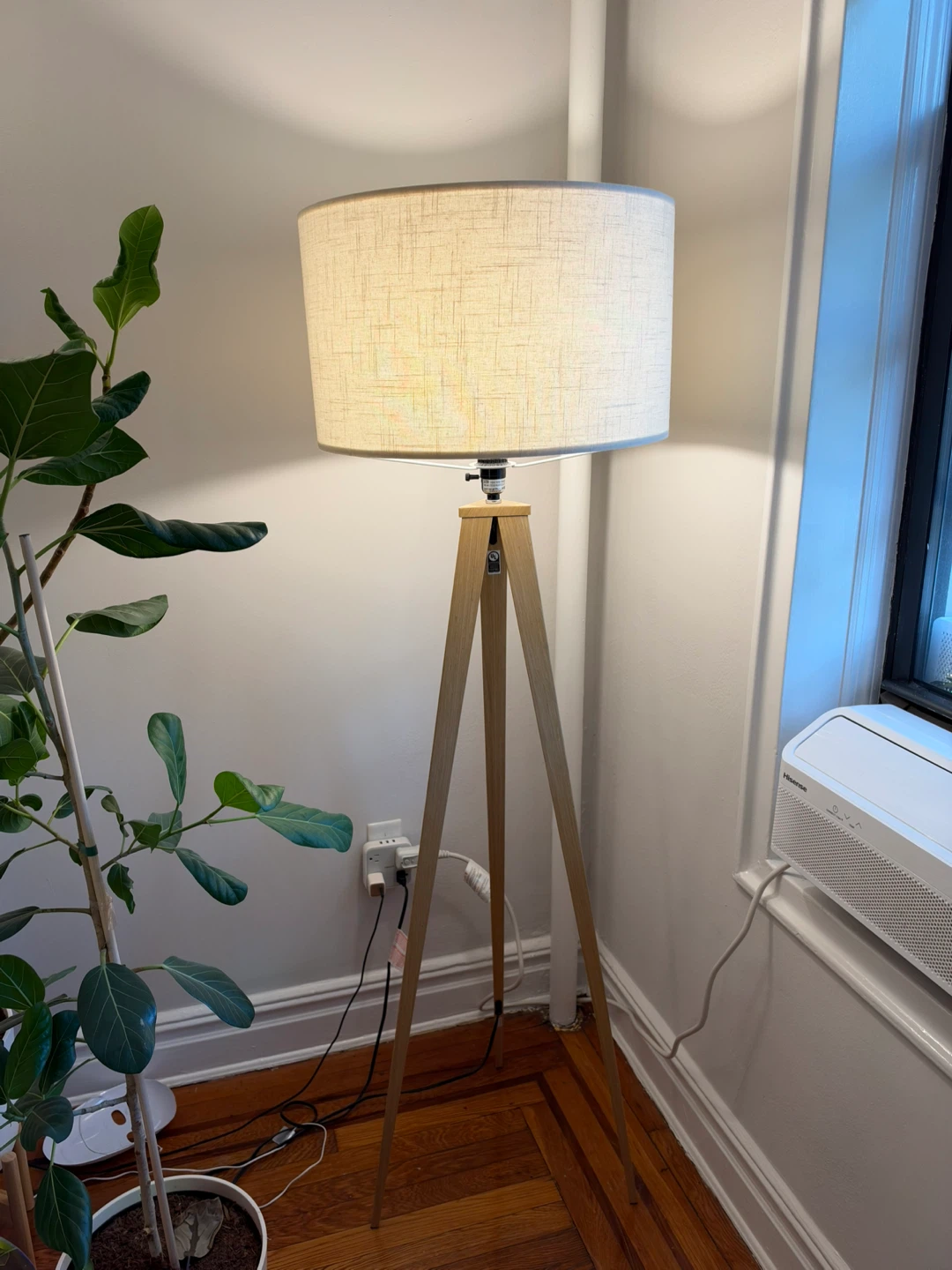 (3 months used like NEW) AllModern Cas Tripod Floor Lamp - photo 2