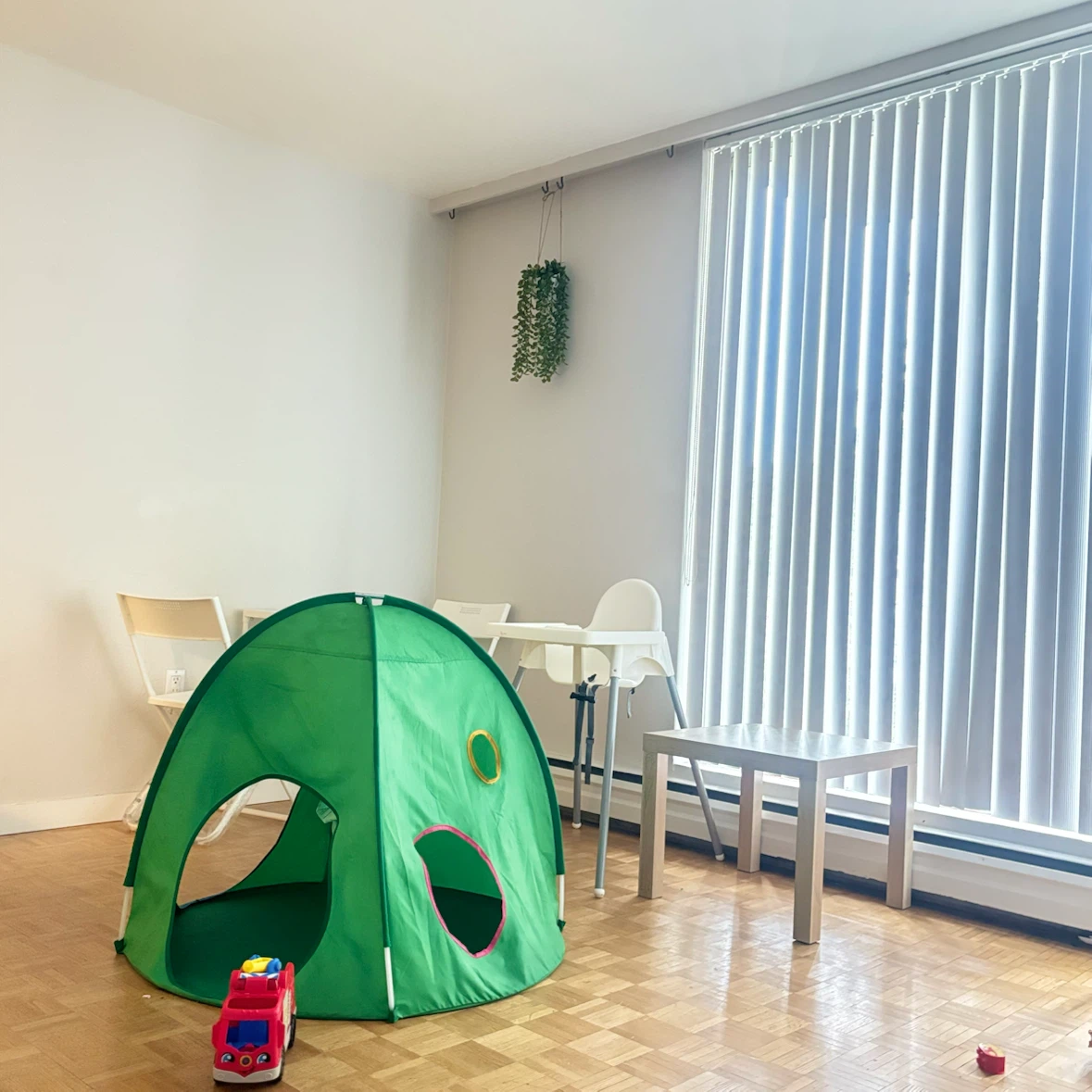 Green Children's Play Tent