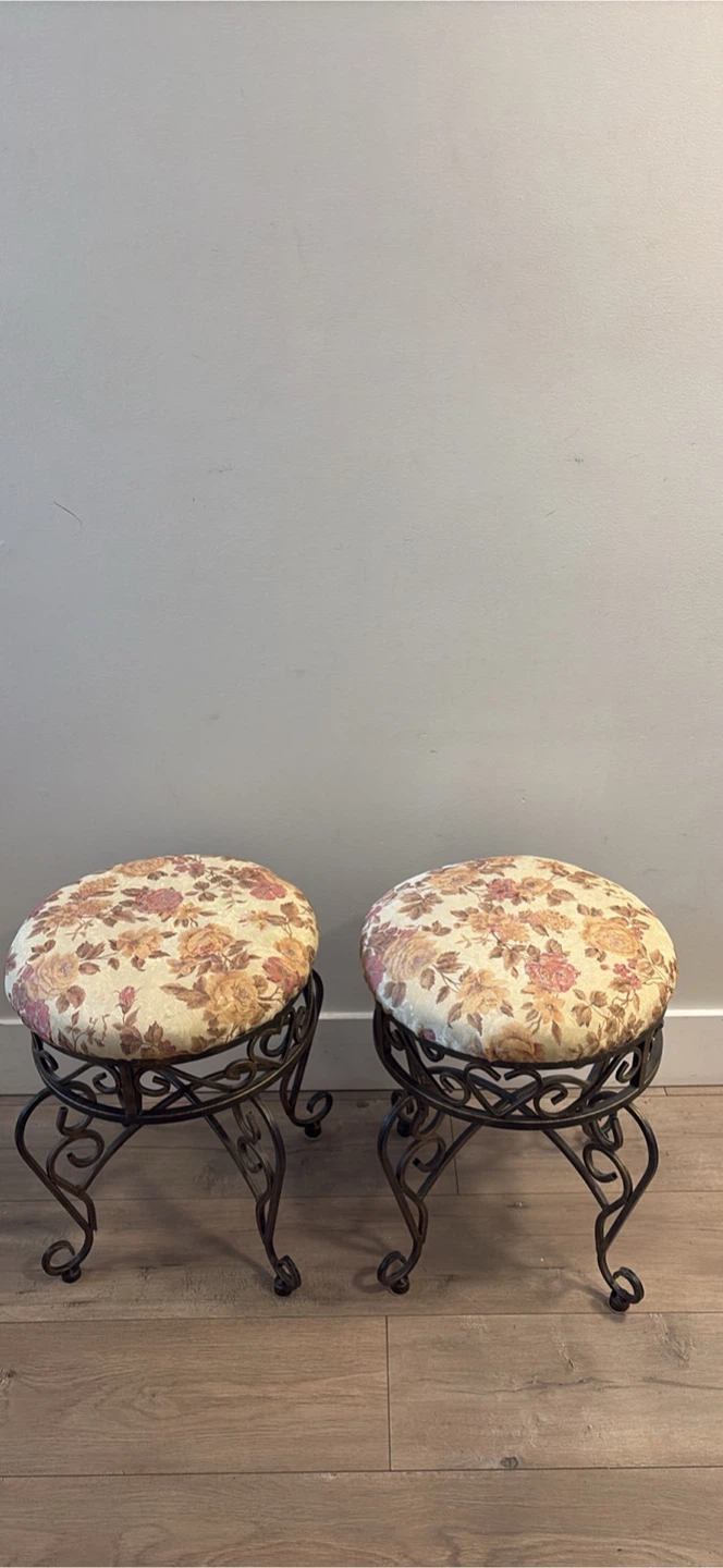 Set of Two Vintage Floral Round Stools - photo 4