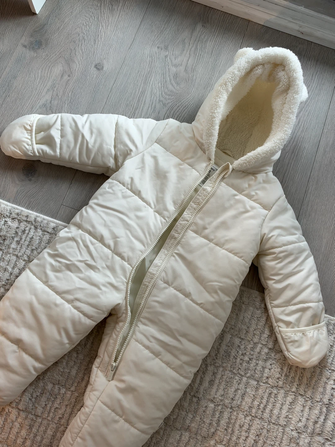Carter's cream baby snowsuit 18 months - photo 3