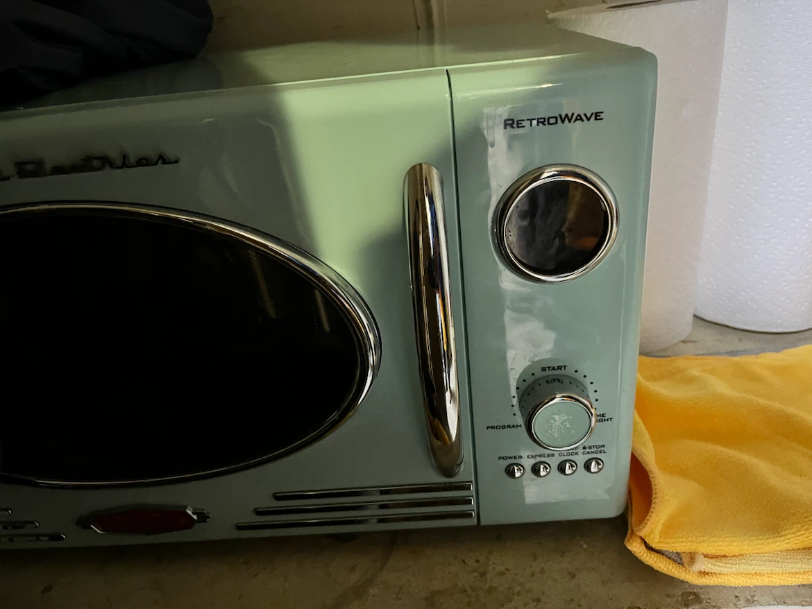 Nostalgia Electrics Retrowave Microwave