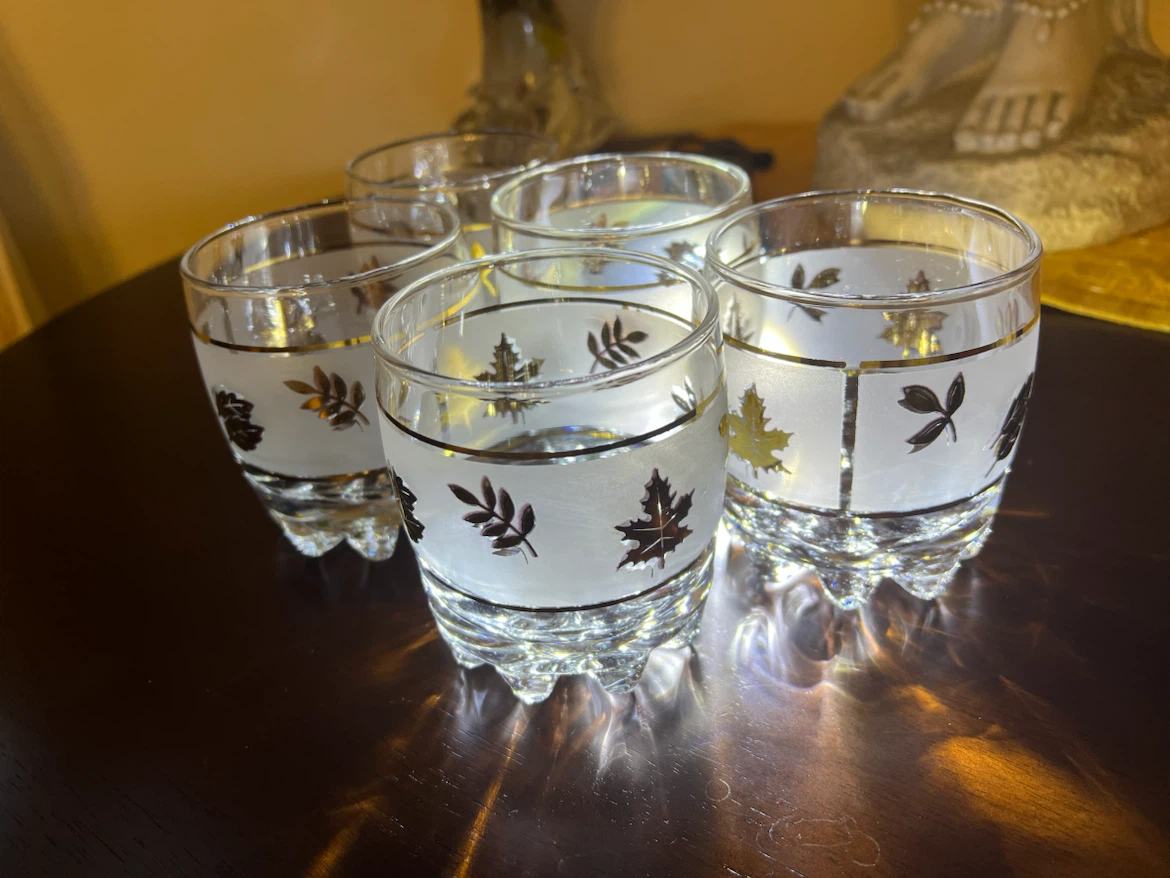 Vintage Set of 5 Frosted Leaf Pattern Glasses