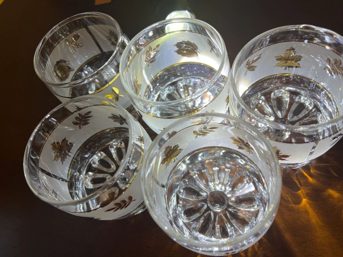Vintage Set of 5 Frosted Leaf Pattern Glasses - photo 3