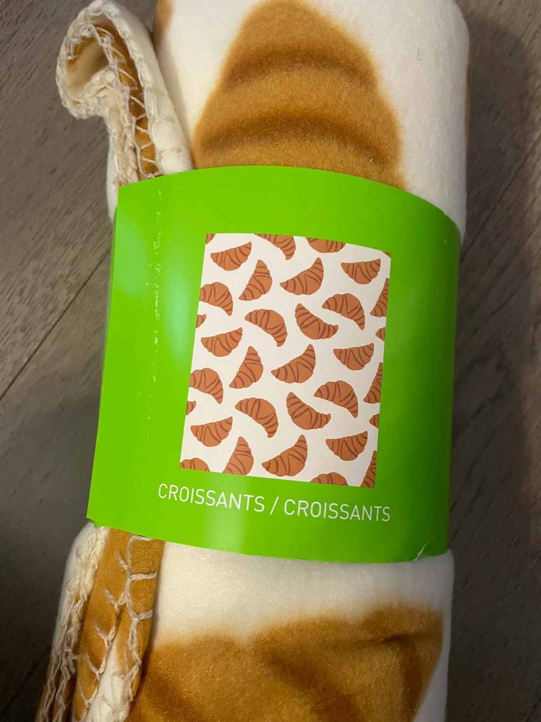 NEW! Croissant Fleece Throw - photo 2