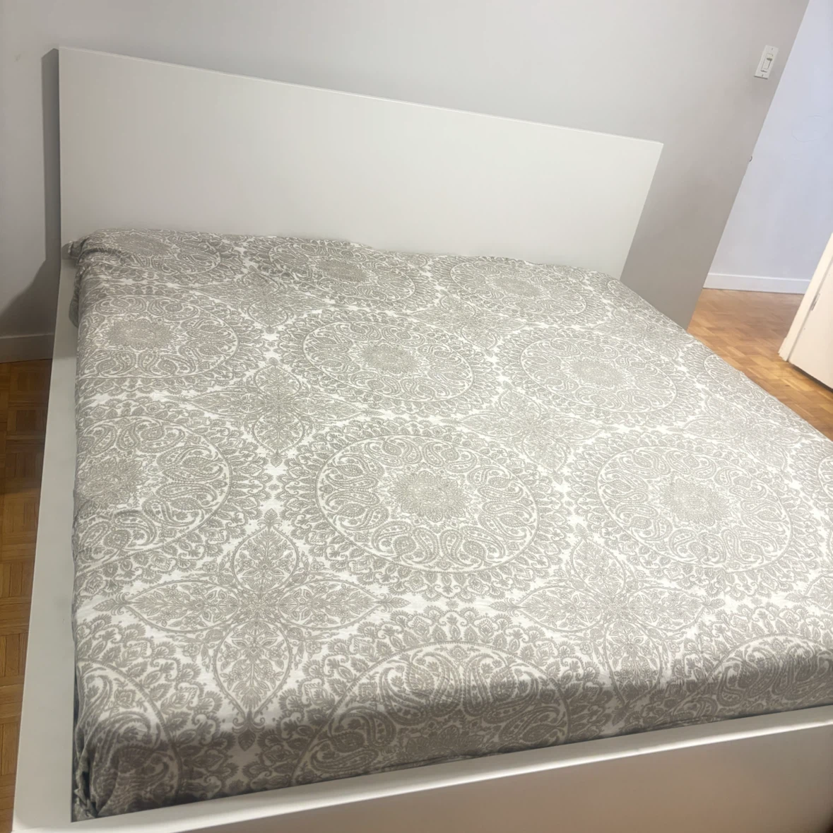 IKEA Malm king bed frame White Minimalist Bed Frame - photo 2