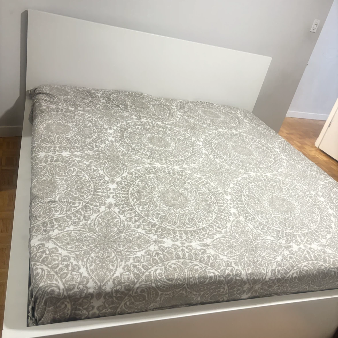 IKEA Malm king bed frame White Minimalist Bed Frame - photo 3