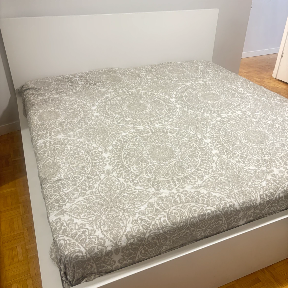 IKEA Malm king bed frame White Minimalist Bed Frame - photo 4