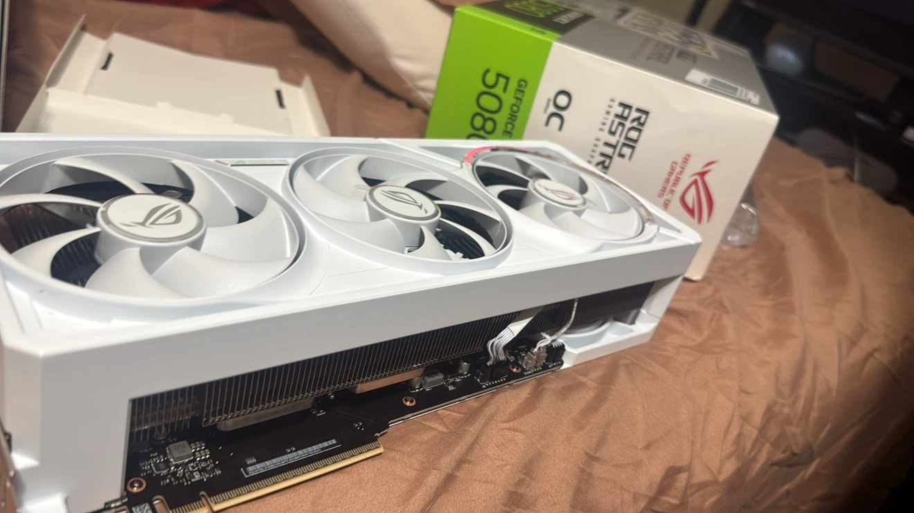 ASUS ROG Astral GeForce RTX 5080 Graphics Card - photo 5