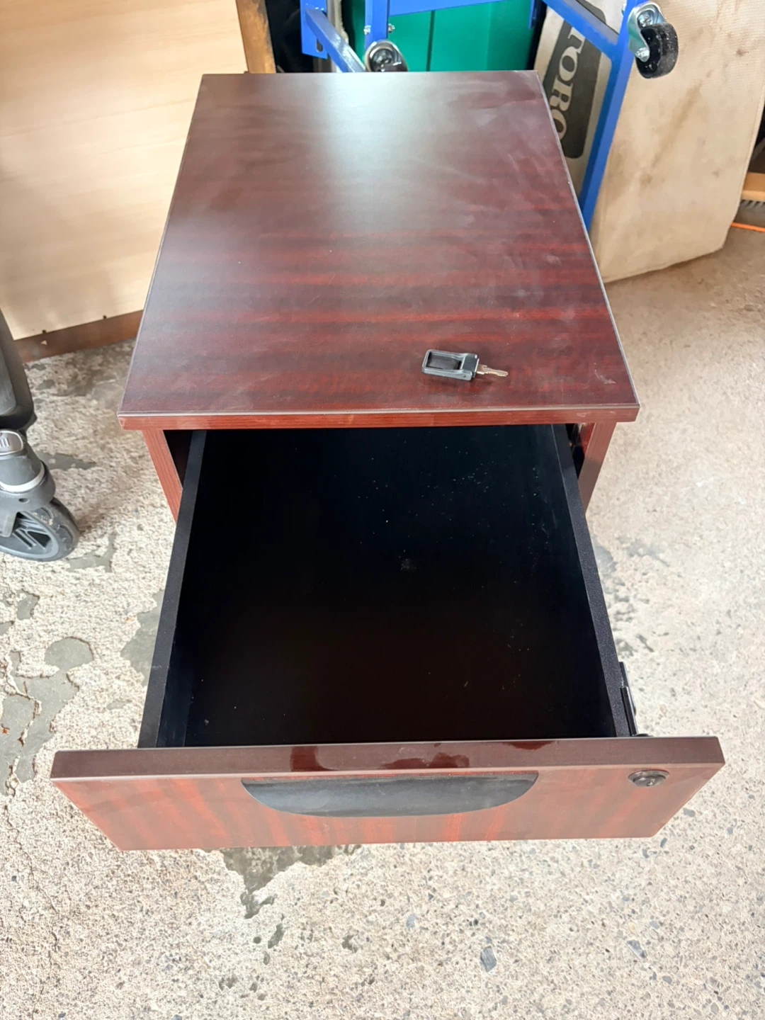 Mobile 2-Drawer Filing Cabinet