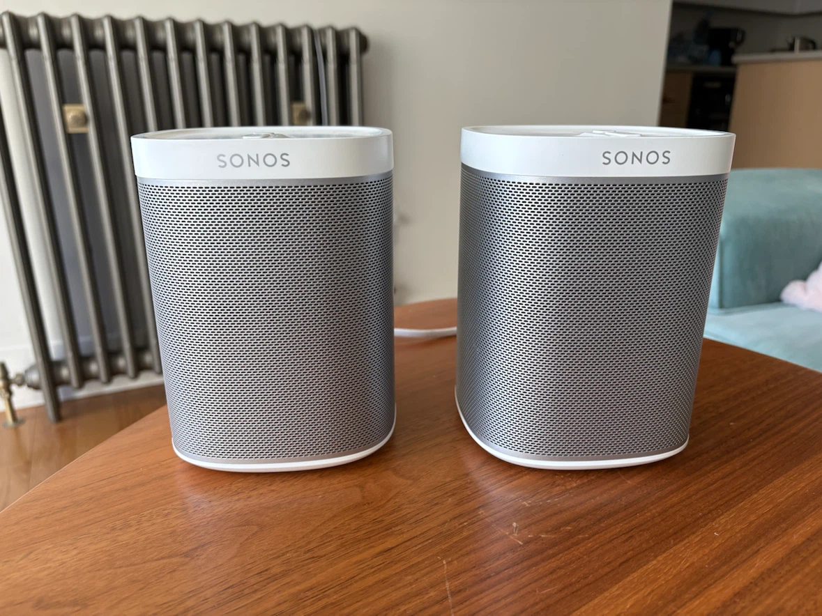 Sonos Play 1 speakers (2)