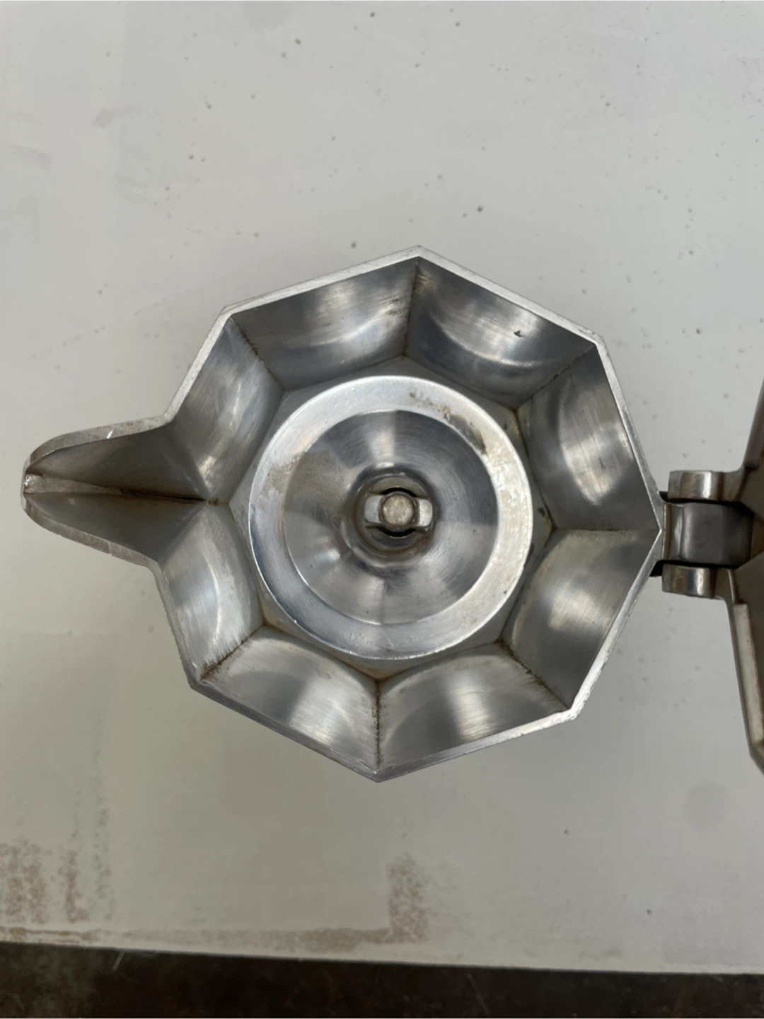 Bialetti Moka Express Stovetop Espresso Maker - photo 2