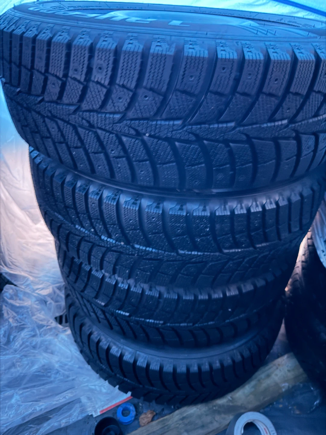 Set of 4 Laufenn Winter Tires with Steel Wheels - photo 2
