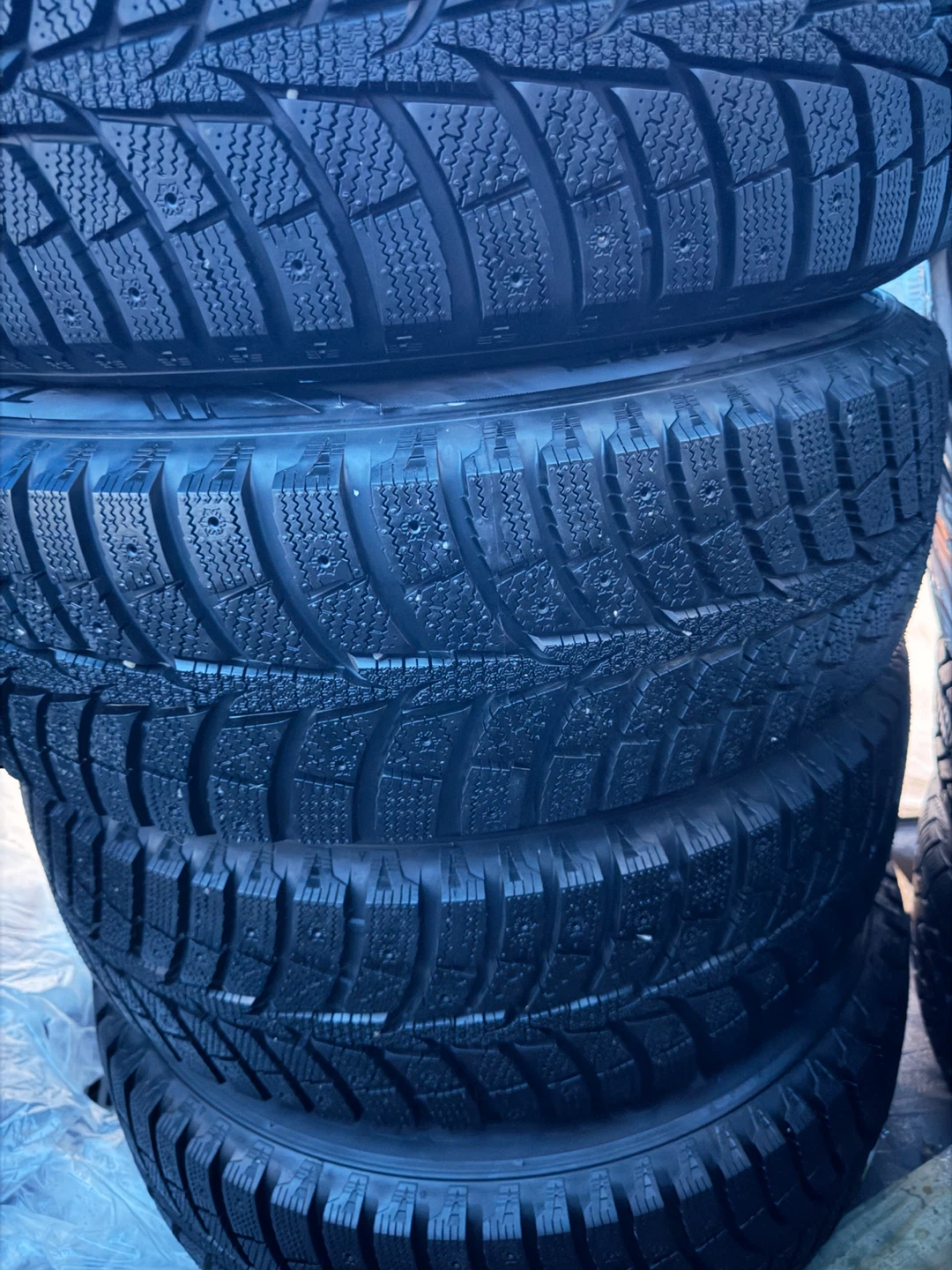 Set of 4 Laufenn Winter Tires with Steel Wheels - photo 3