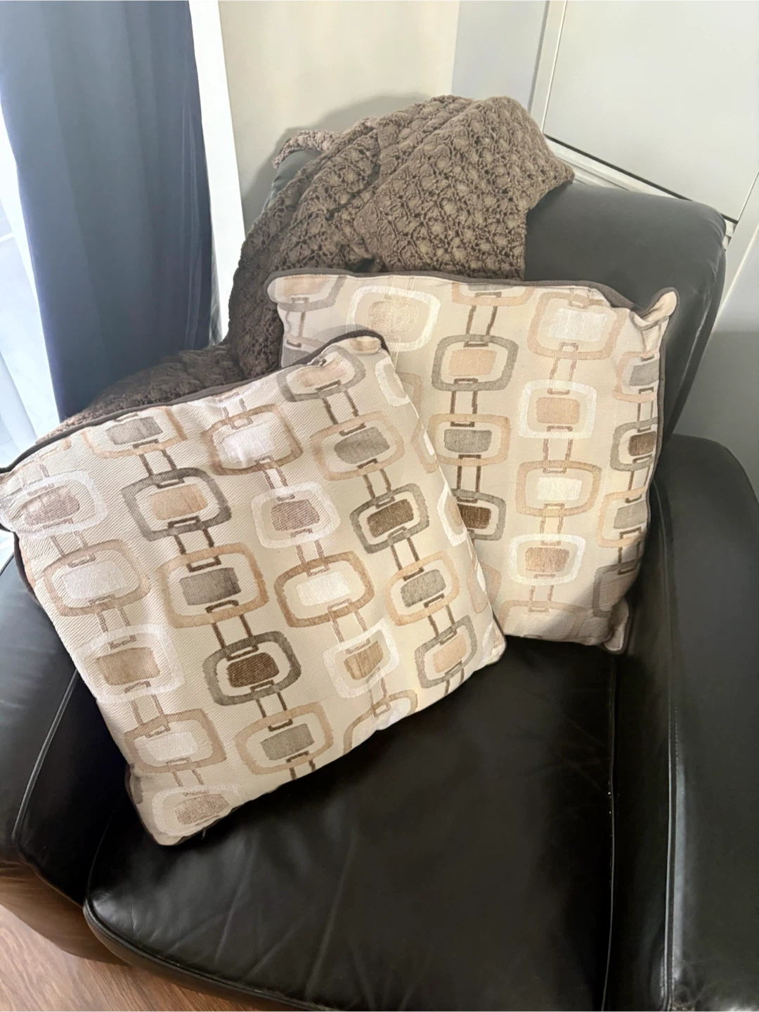 Set of Two Reversible Throw Cushions - photo 2
