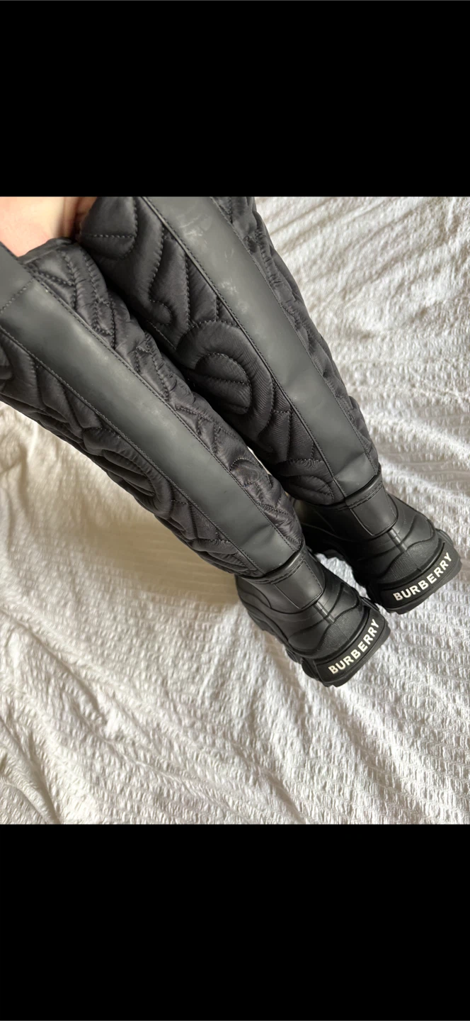 Burberry Black Quilted Boots - photo 2