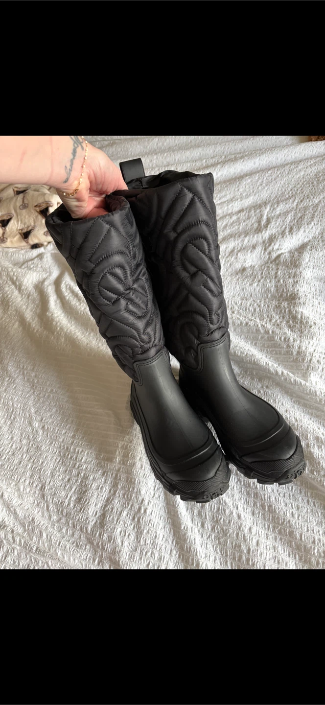 Burberry Black Quilted Boots - photo 3