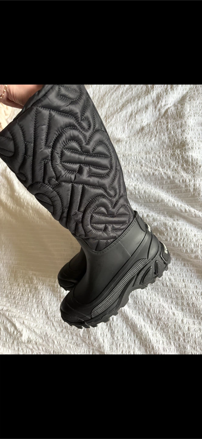 Burberry Black Quilted Boots - photo 4