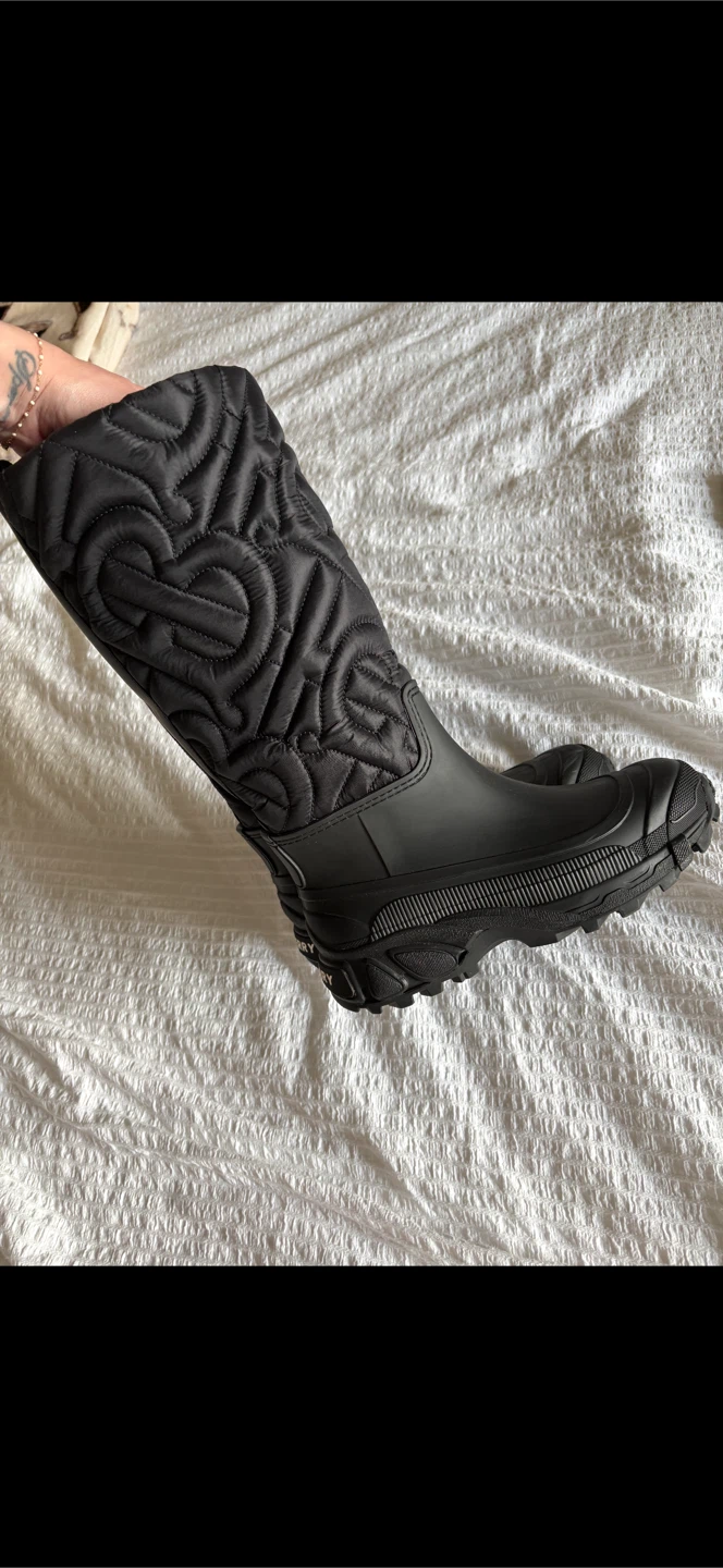 Burberry Black Quilted Boots - photo 5