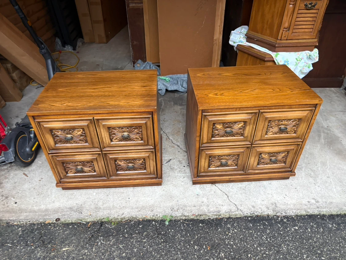 Free delivery used 2 Vintage Oak Wood End Table - photo 2
