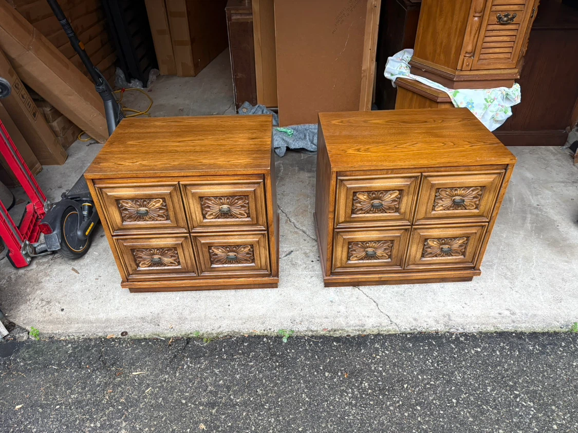 Free delivery used 2 Vintage Oak Wood End Table - photo 4
