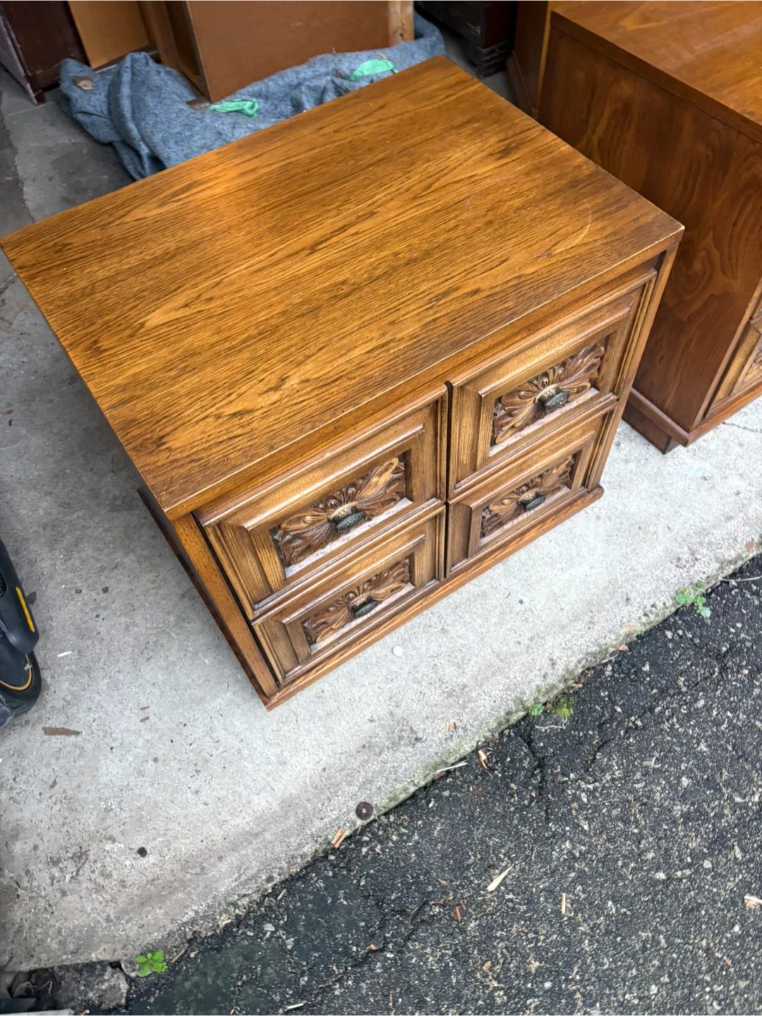 Free delivery used 2 Vintage Oak Wood End Table - photo 5