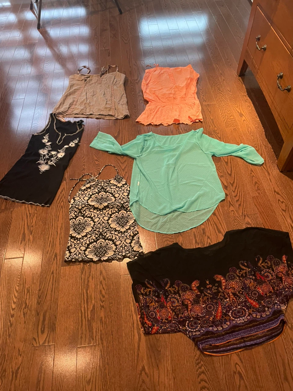 Set of 6 assorted women's summer tops