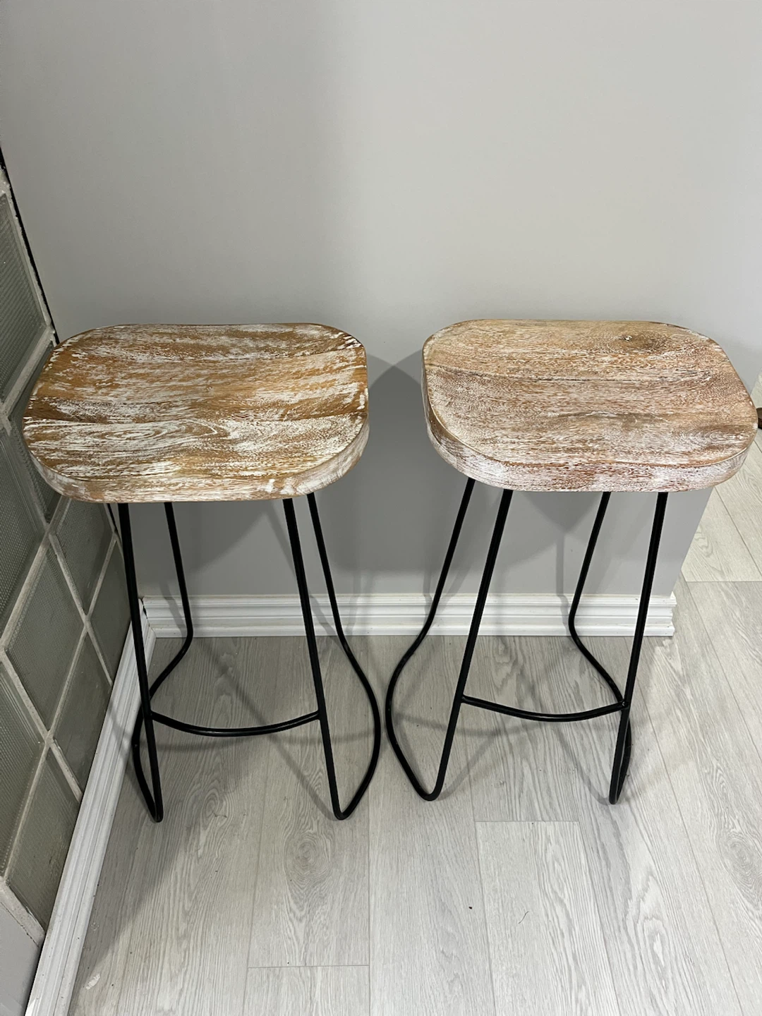 Set of 2 rustic wooden bar stools