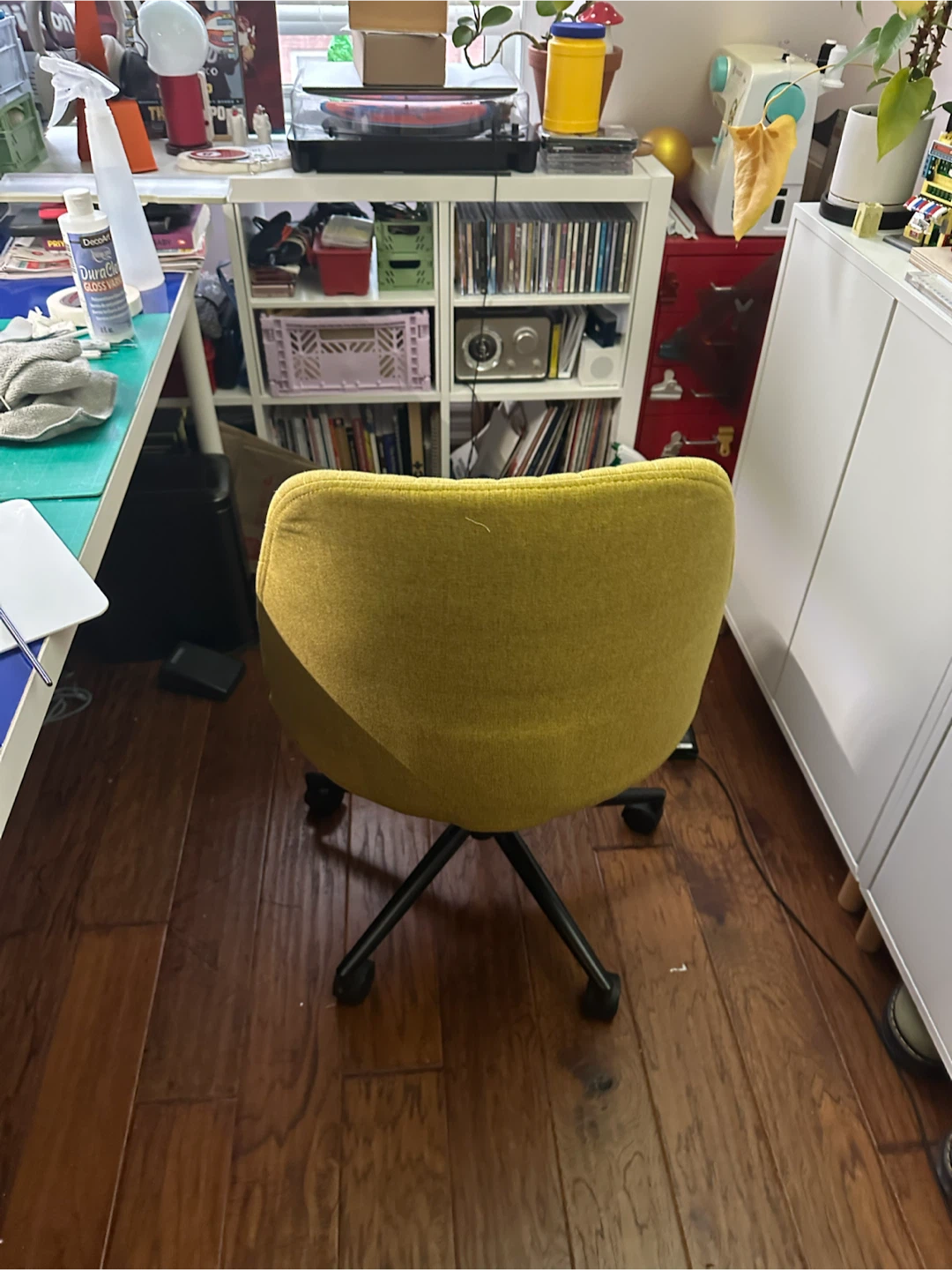 Yellow upholstered office chair - photo 2