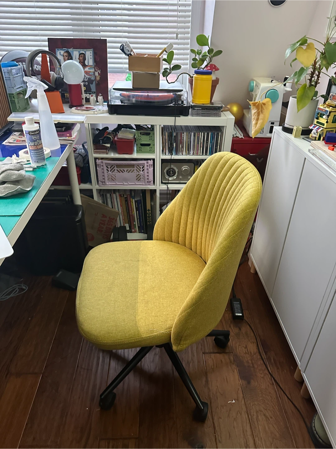 Yellow upholstered office chair - photo 3