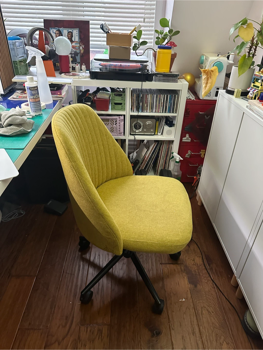 Yellow upholstered office chair - photo 4