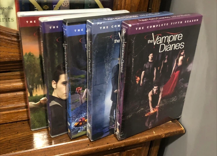 *Price Firm* The Vampire Diaries Seasons 1-5 on DVD - photo 2
