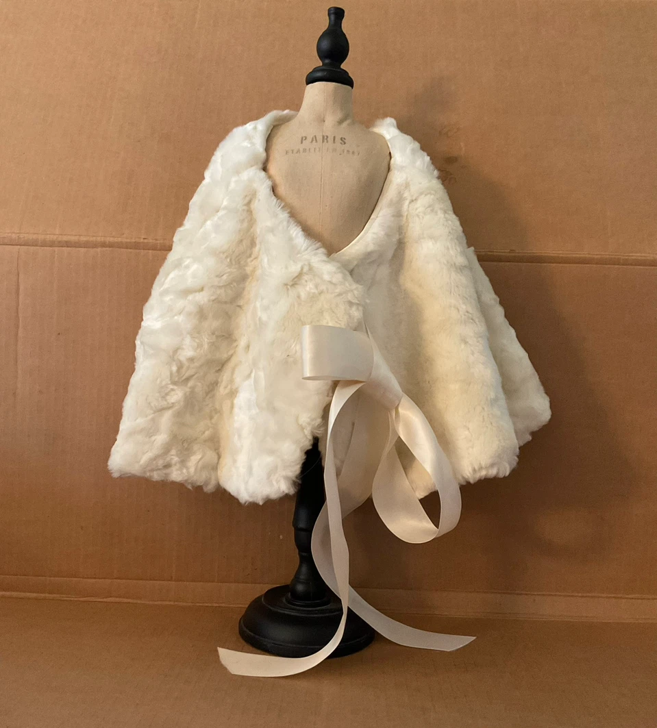 Vintage White Faux Fur Capelet / Bridal Shoulder Wrap