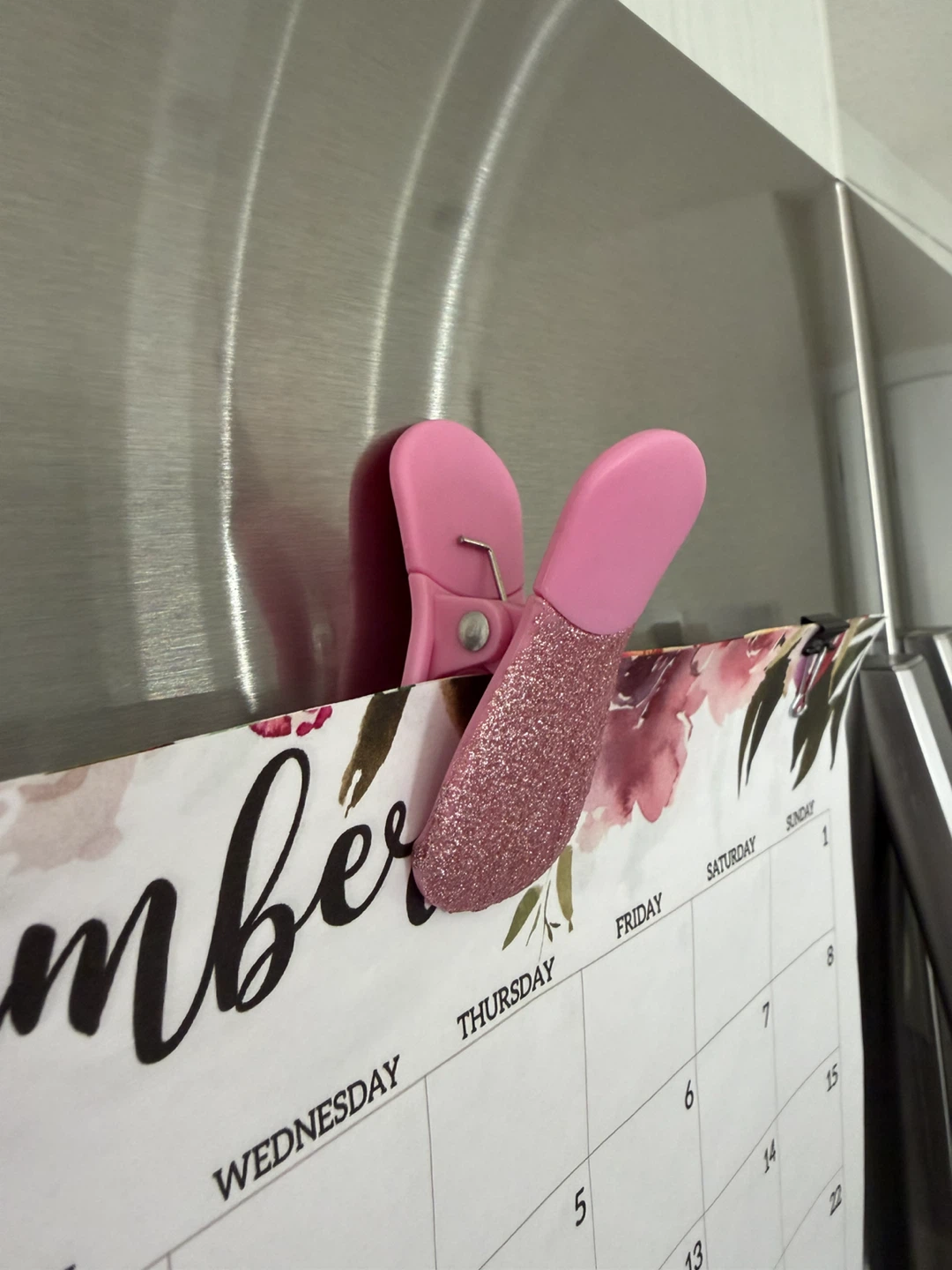 Pink Glitter Magnetic Clip - photo 2