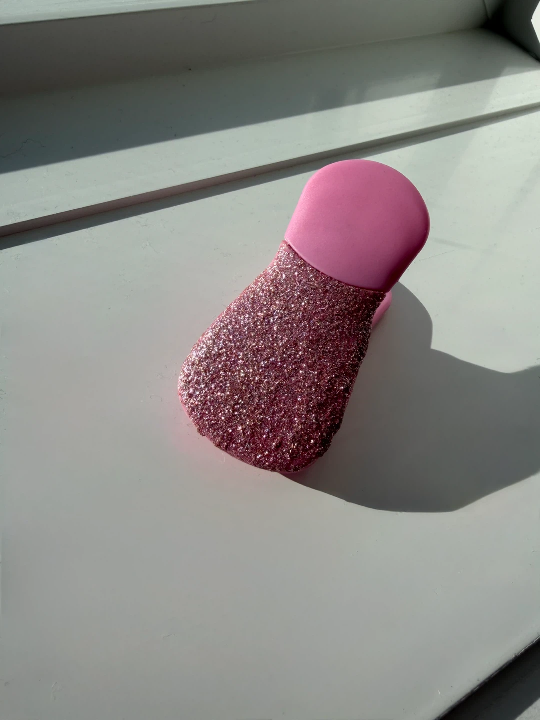 Pink Glitter Magnetic Clip - photo 3