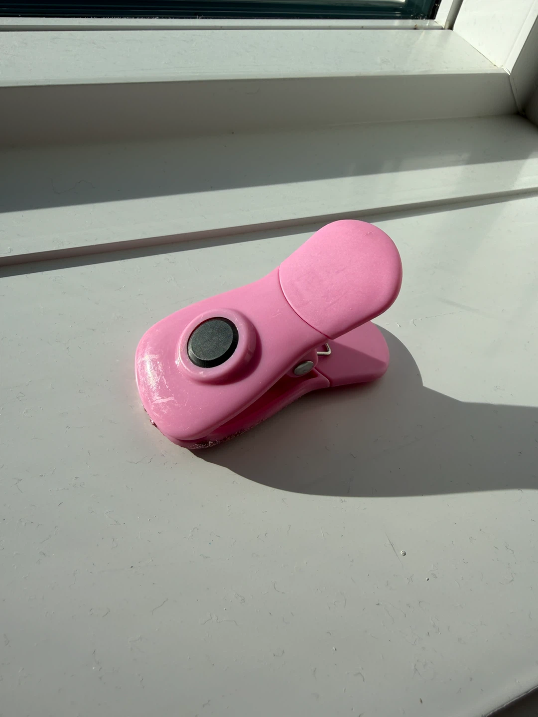 Pink Glitter Magnetic Clip - photo 4