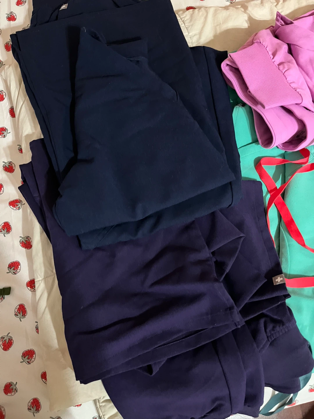 FIGS Scrub Tops and Pants Set - photo 3