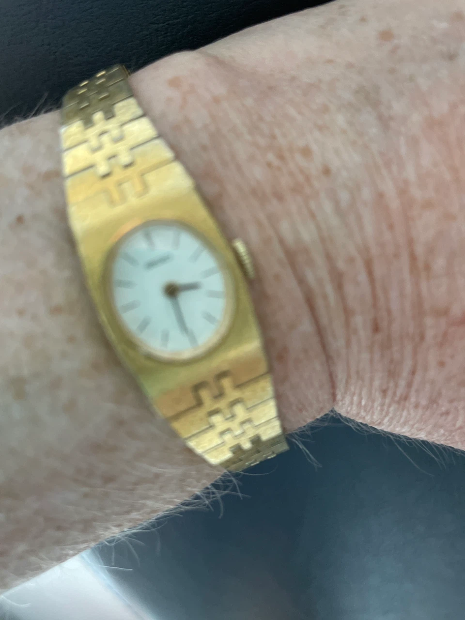 Vintage Seiko Gold-Tone Ladies Watch - photo 4