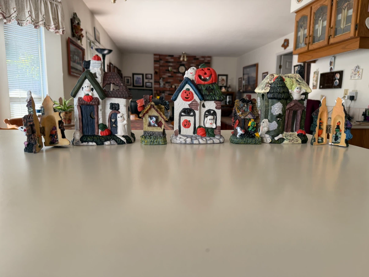 Set of 6 Halloween Spooky Miniature Houses - photo 3