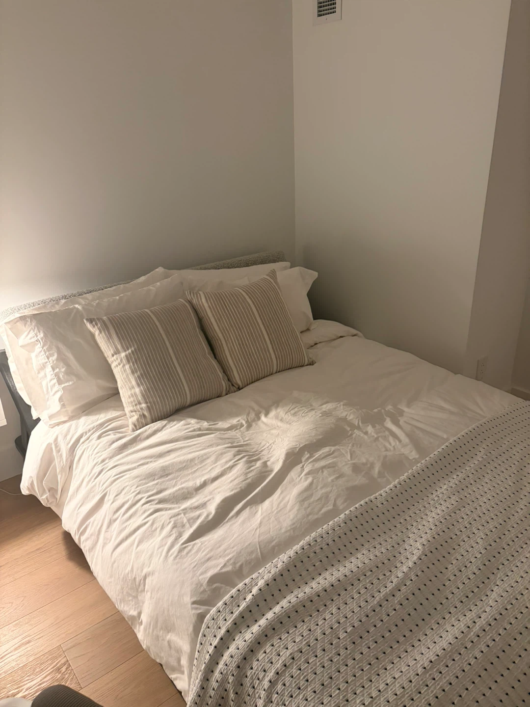 Leesa The Hybrid Mattress and Bed frame