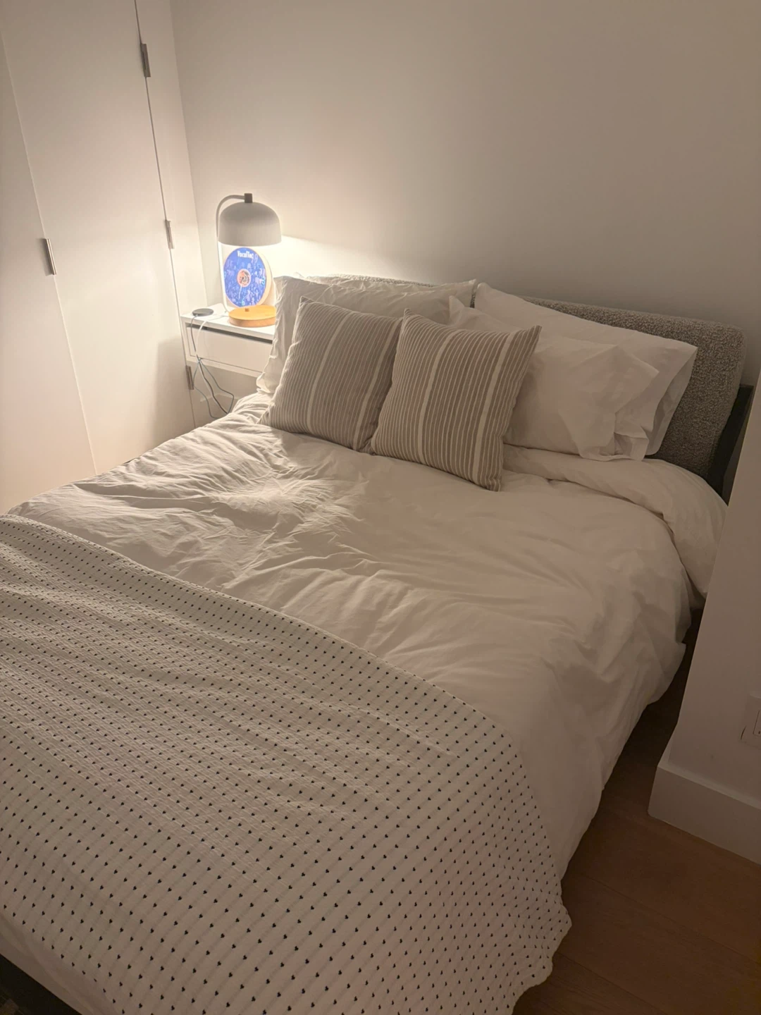 Leesa The Hybrid Mattress and Bed frame - photo 2