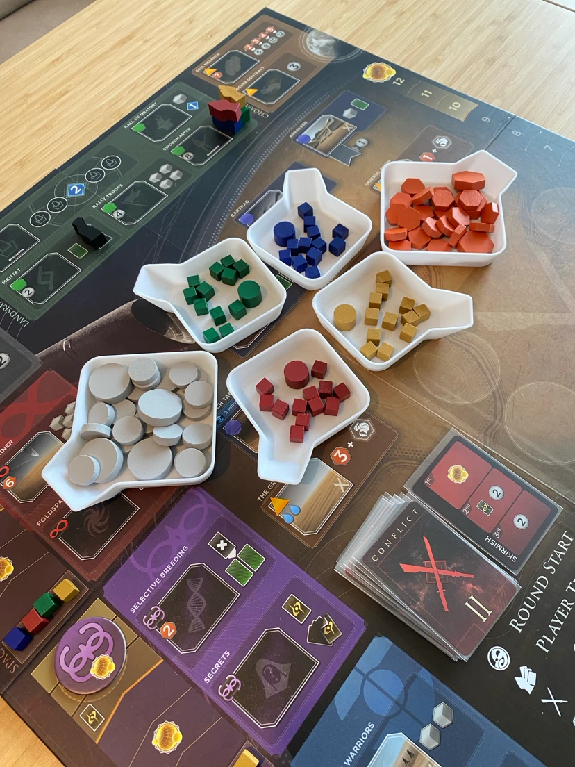 Stackable tray with bagging funnel for board games