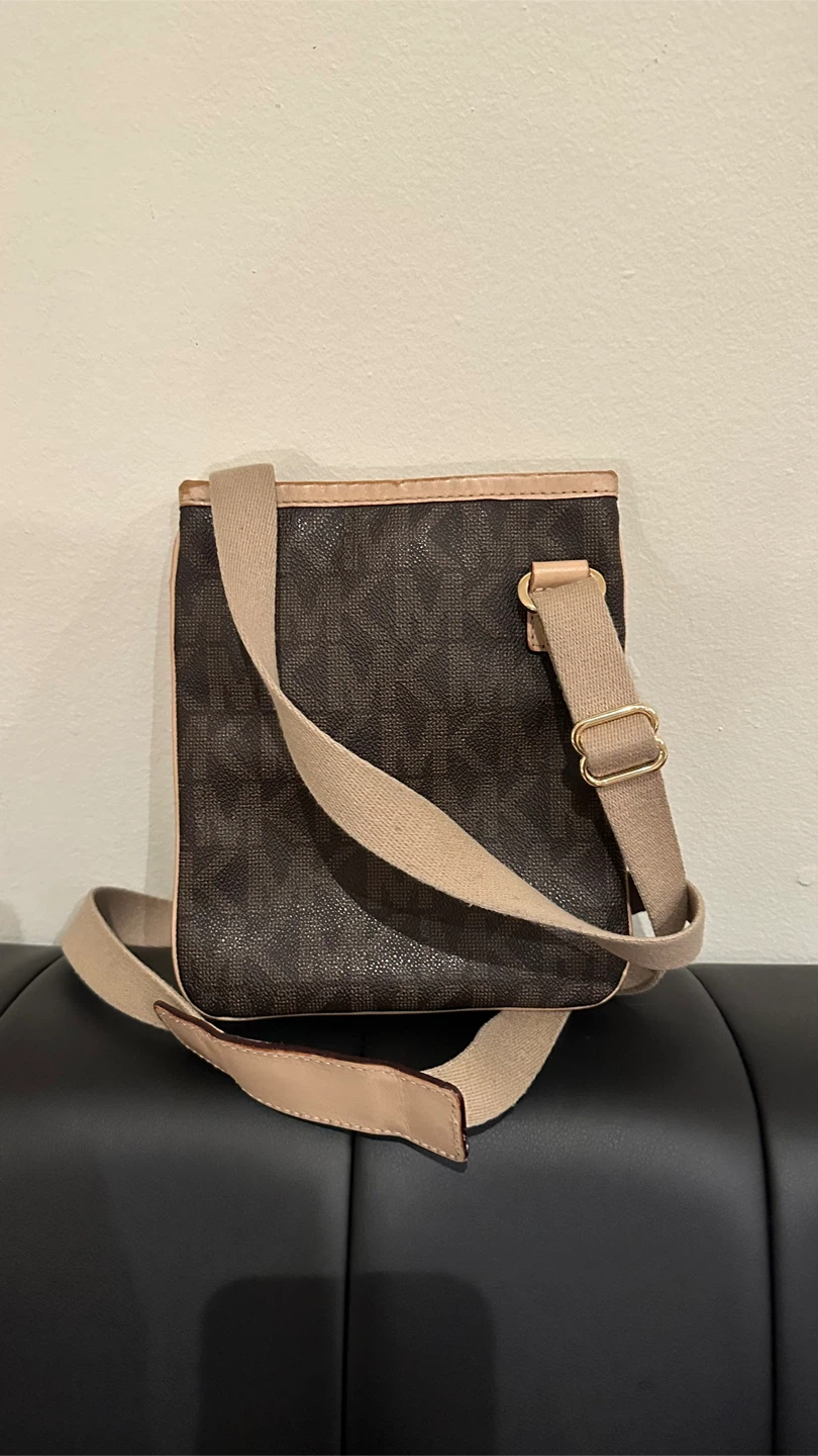 Michael Kors Signature Crossbody Bag - photo 3