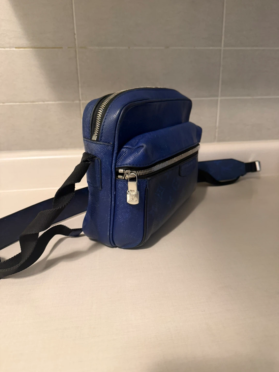 Louis Vuitton Blue Monogram Crossbody Bag - photo 3