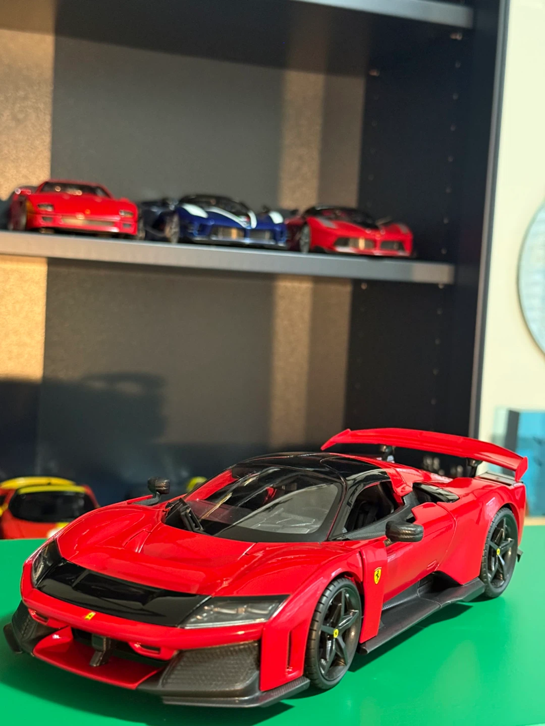 Maisto Ferrari F80 1:18 SEALED - photo 4