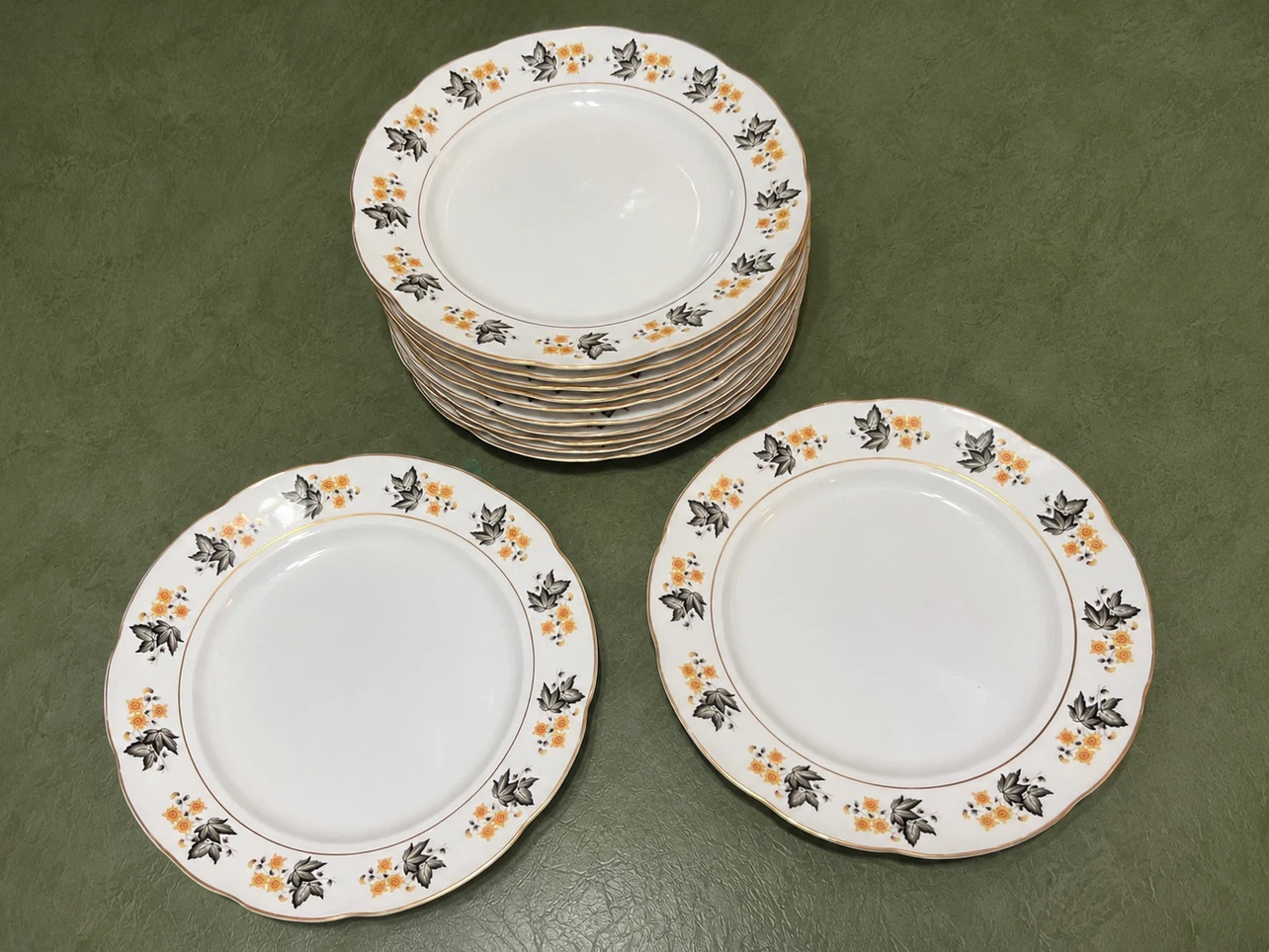 Vintage 1960s Chinese Porcelain Dinner Plates
