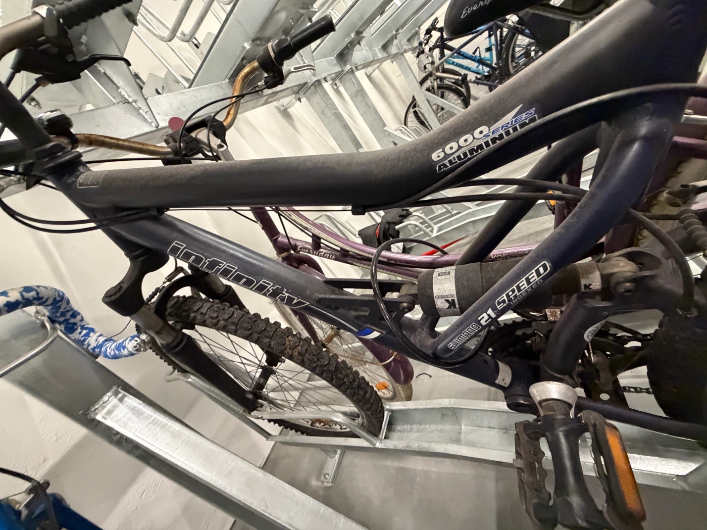 Infinity 6000 Series Aluminum Mountain Bike – 21 Speed - photo 2