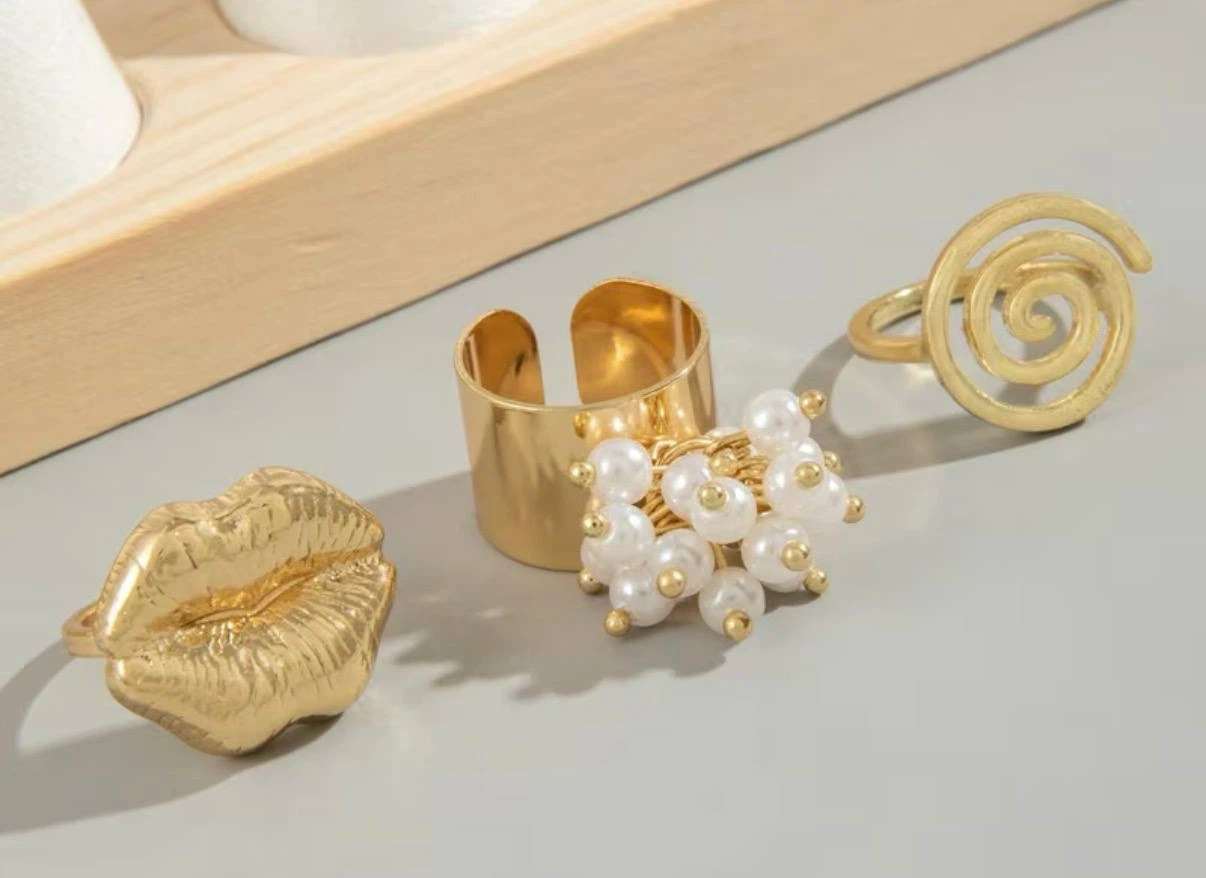 Ring Set, 3 Rings: Lips, Pearl Cluster and Spiral - photo 2
